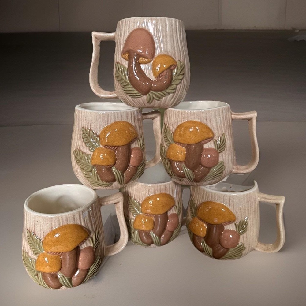 Vntage Arnel's MCM Ceramic Mushroom set of 6 Coffee Mugs